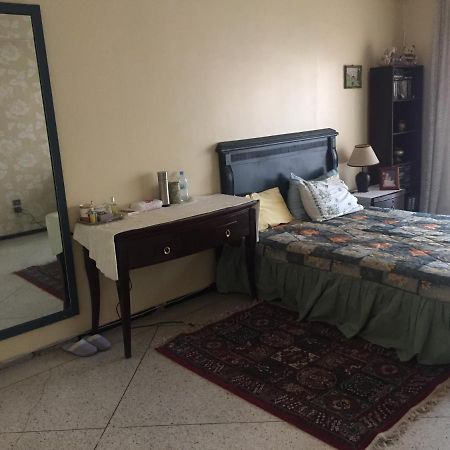 Room In Guest Room - Property Located In A Quiet Area Close To The Train Station And Town Касабланка Экстерьер фото